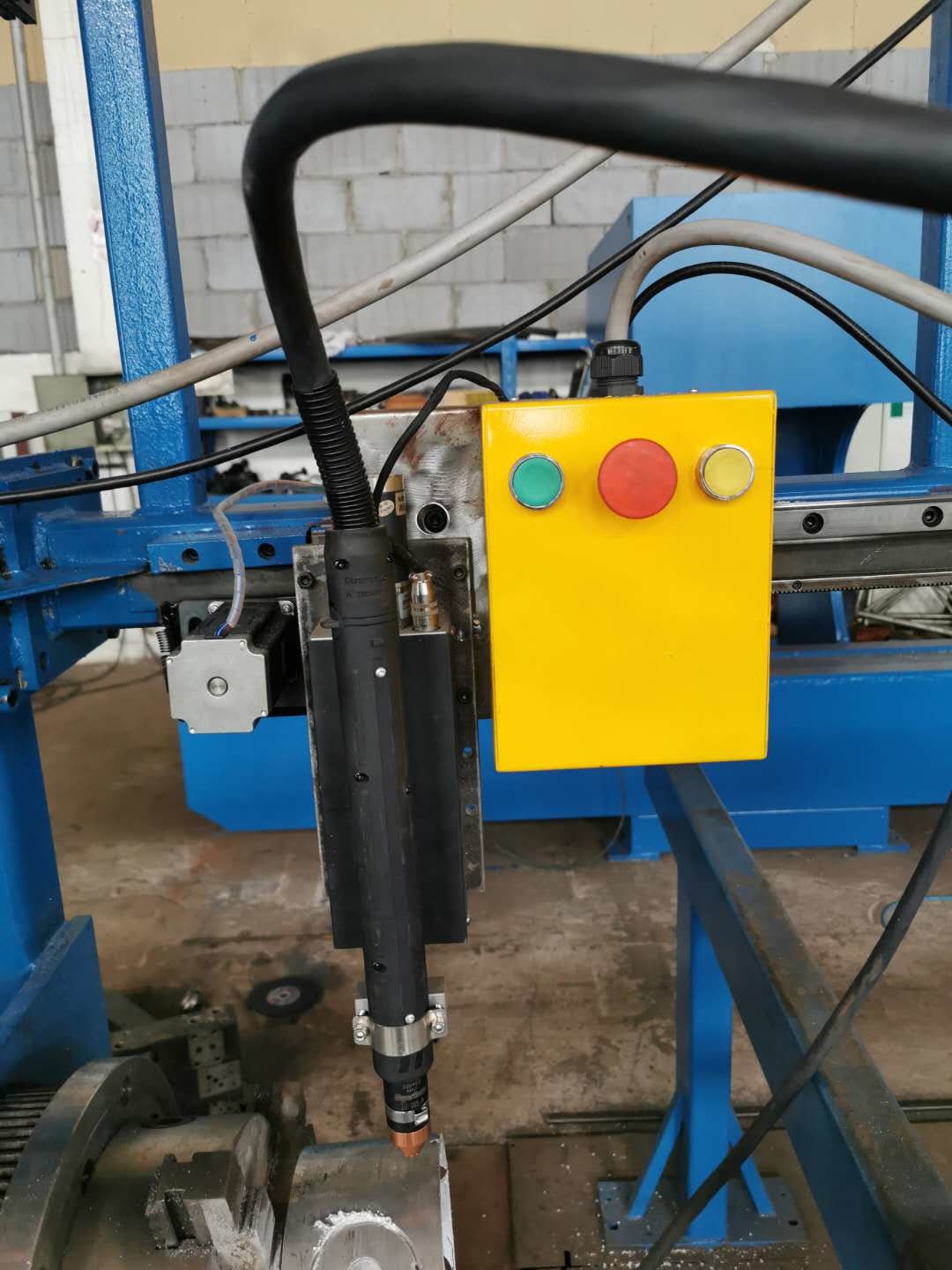 Cnc 2000mm 80mm Light Pole Door Cutting Machine