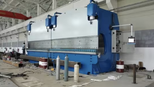 Latest company case about Vietnamese Steel Fabricator Adopts 12000KN CNC Tandem Press Brake for 12000mm Wide Bending