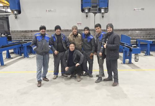 Latest company news about Revolutionizing Sheet Metal Bending with the CNC Tandem Hydraulic Press Brake Model: 2-WE67K-650/6500