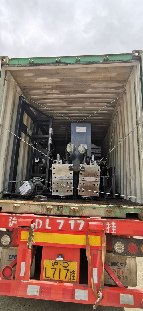 Latest company news about Loading conatiner of a 8m light pole machines which export to Thailand