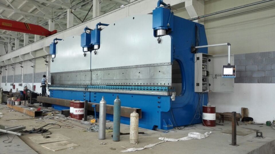 Large CNC Tandem Press Brake Machine For Bending Steel Plate 2600T