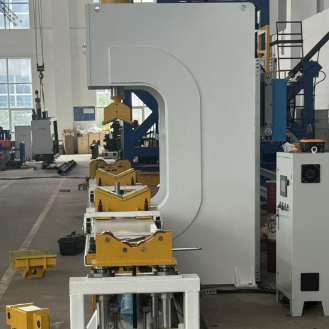 630KN Heavy Force Hydraulic Pole Straightening Machine with 4000mm Processing Length and Wireless Remote Control