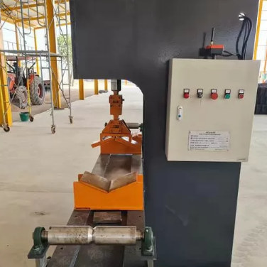 630KN Heavy Force Hydraulic Pole Straightening Machine with 4000mm Processing Length and Wireless Remote Control